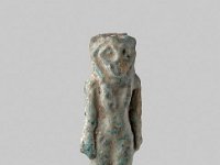 Aeg F 94  Aeg F 94,. 18.-30Dynastie, Löwenköpfige Göttin (Sachmet), Hellgrüne Fayence, H 3,4 cm, B 1,2 cm, T 1,0 cm : Bestandskatalog Ägypten, Museumsfoto: Claus Cordes